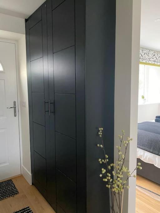 New Studio Apartment - Minutes Walk To Cathedral Salisbury Buitenkant foto