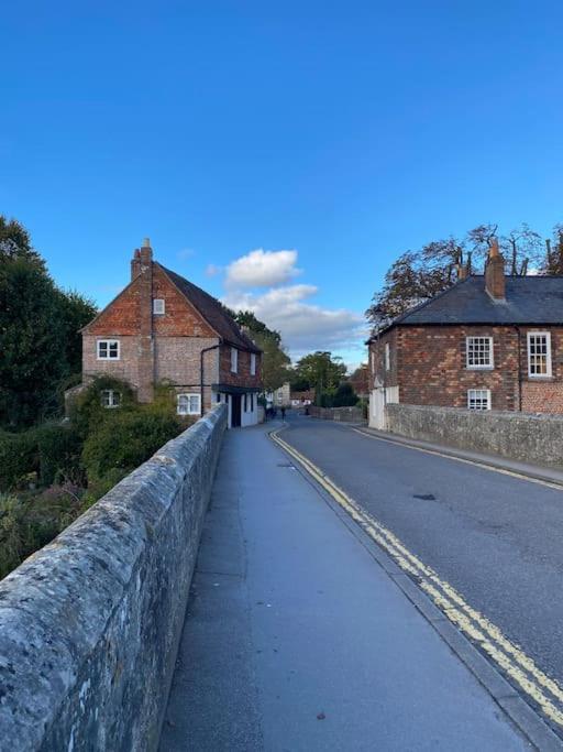 New Studio Apartment - Minutes Walk To Cathedral Salisbury Buitenkant foto