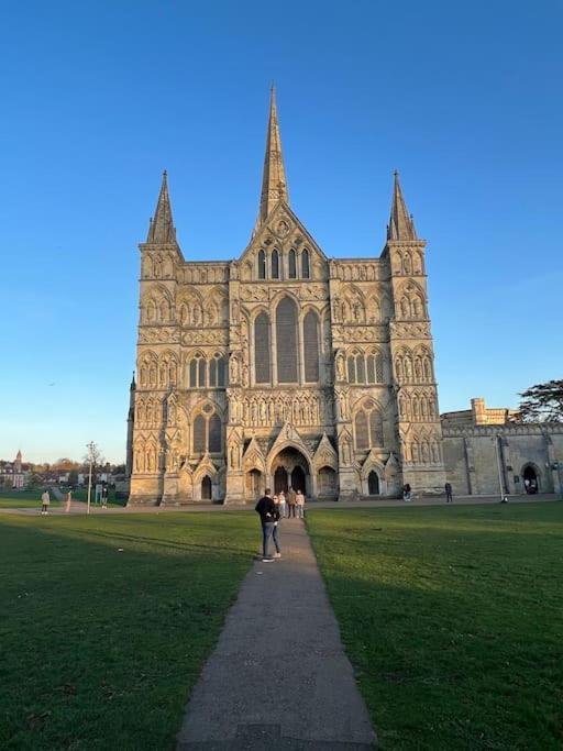 New Studio Apartment - Minutes Walk To Cathedral Salisbury Buitenkant foto