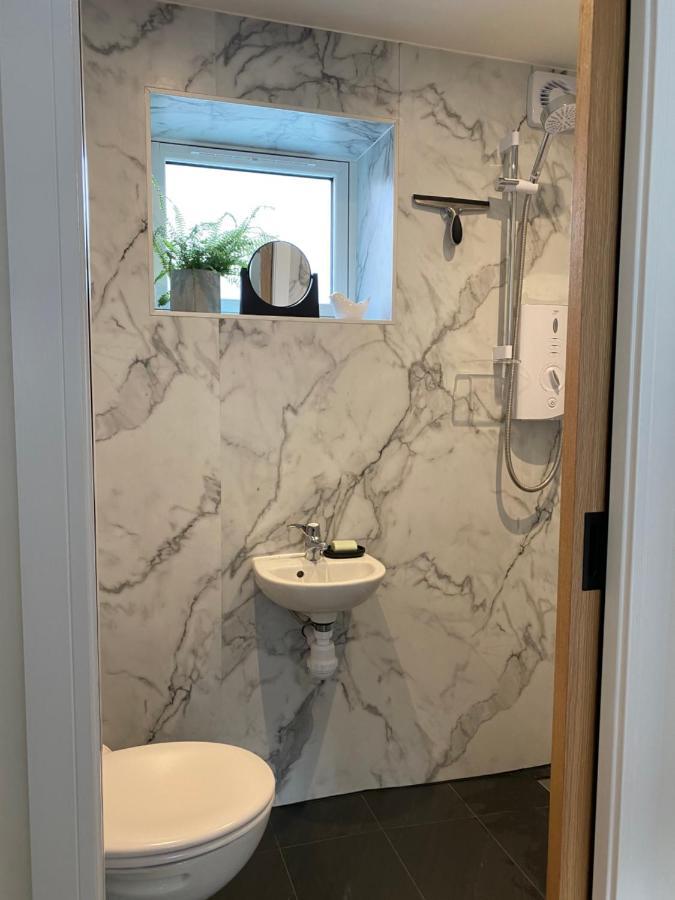 New Studio Apartment - Minutes Walk To Cathedral Salisbury Buitenkant foto